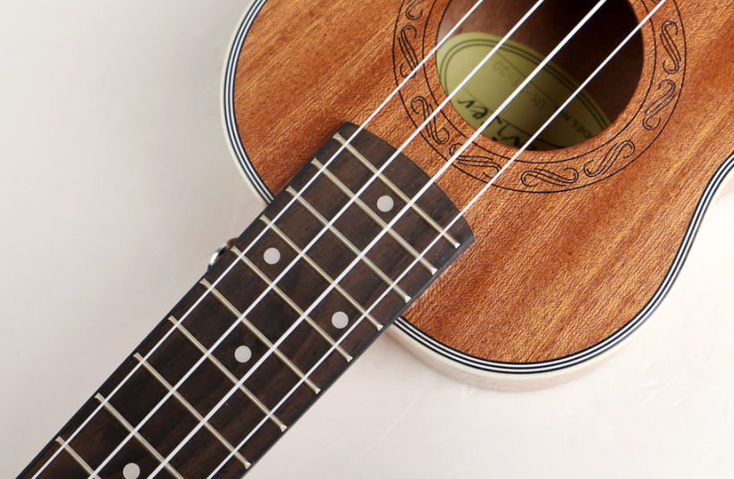 Deviser Cheap Ukulele Guitar Baritone Ukulele