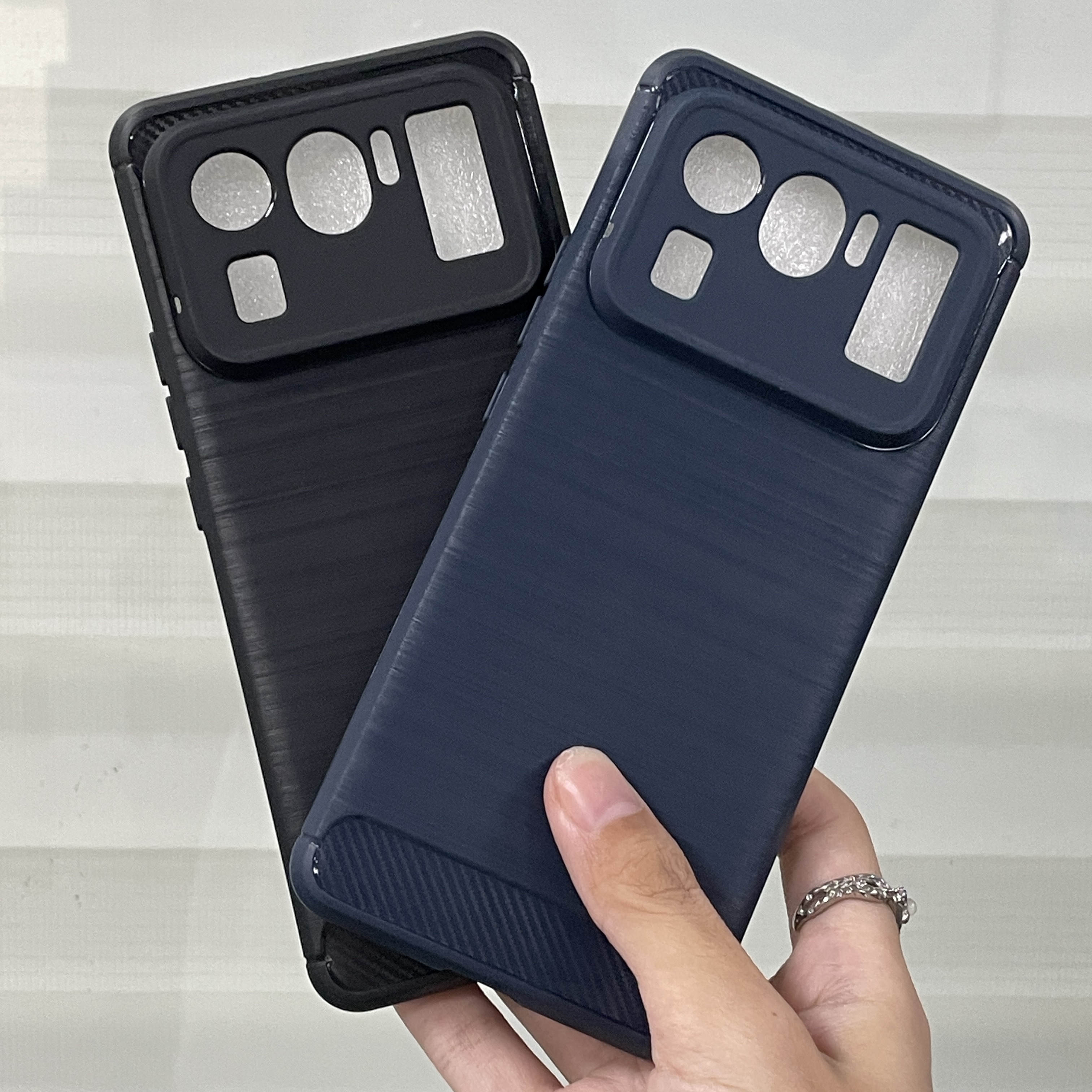 Carbon Fiber Brushed Texture Shockproof TPU Fingerprint-Resistant Full-Coverage Phone Case for Xiaomi 11 Ultra